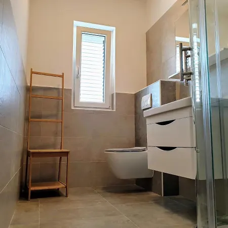 Ribaric Lejlighed Palit